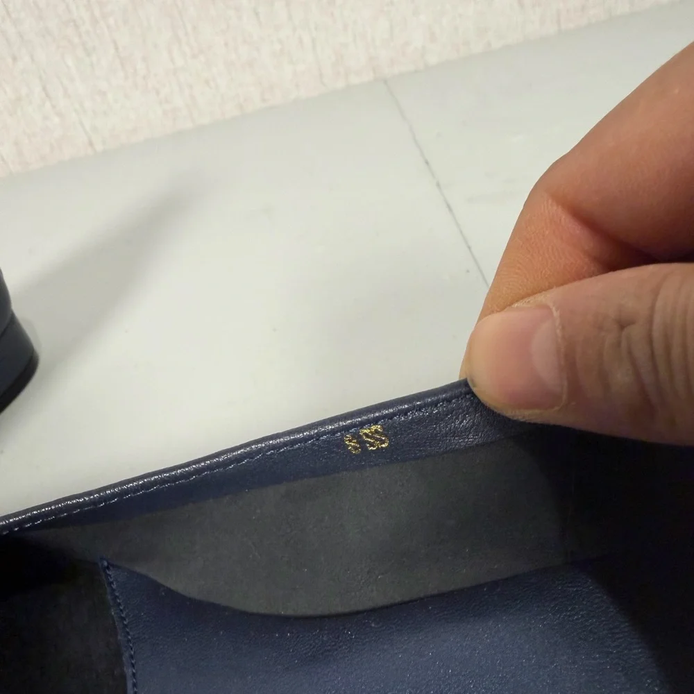 Vaneli Fc-313 Navy Nappa Soft‎ Leather Cap Toe Ballet Flat Narrow size 8SS
